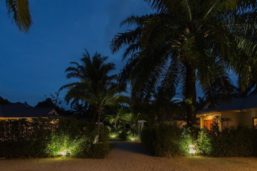 آليسيا بوول فيلاز المنطقة المحيطة بالمنشأة