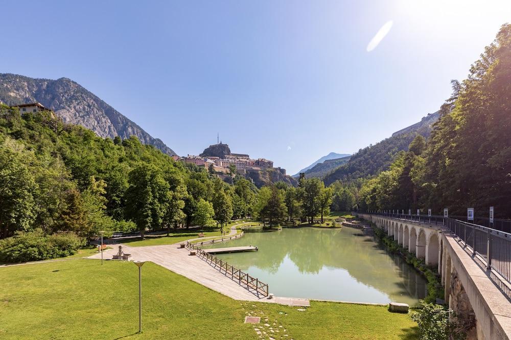 SOWELL HÔTELS Le Parc & SPA Exterior