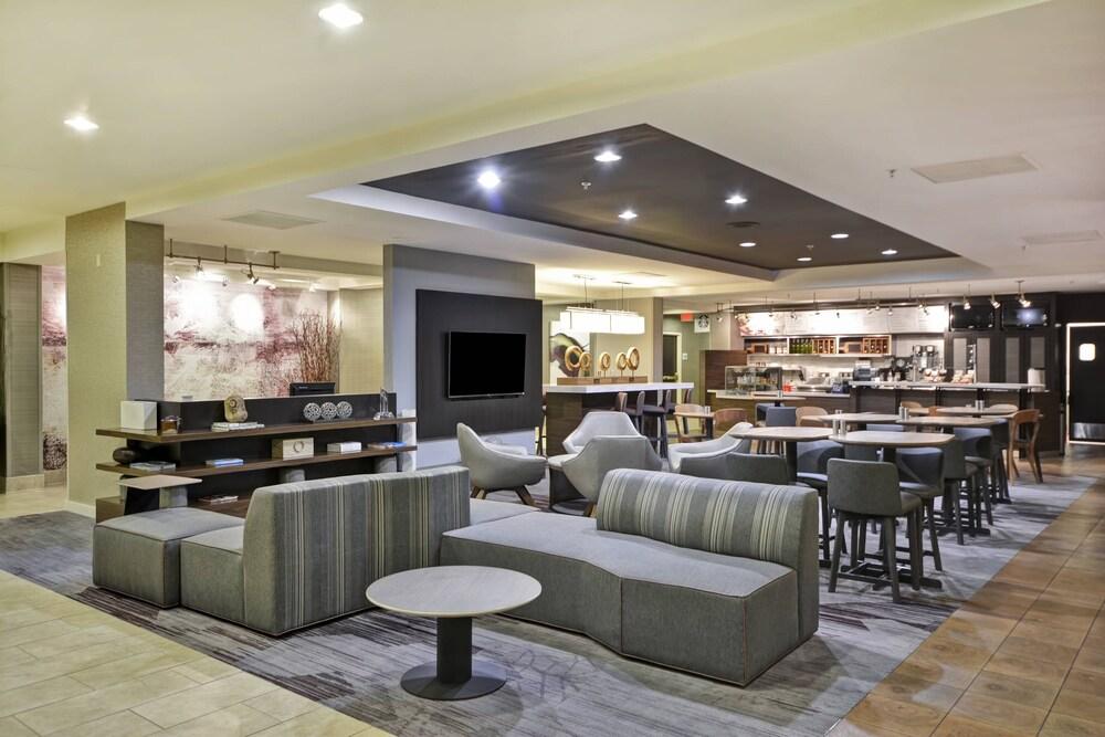 Courtyard by Marriott Dalton Lobby