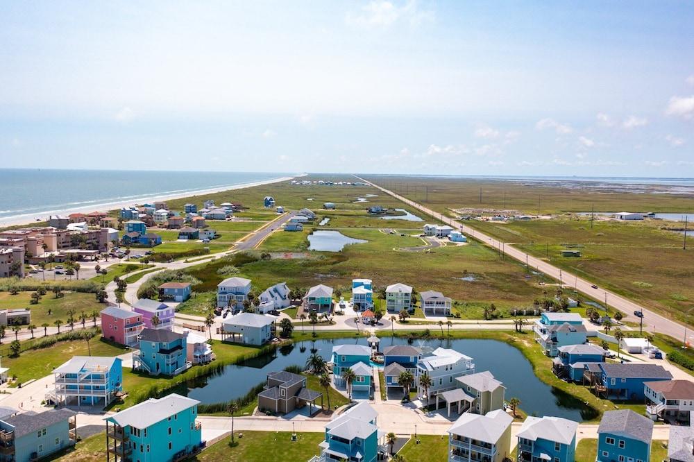 Chancla - Pet Friendly! Community Pool! Aerial View