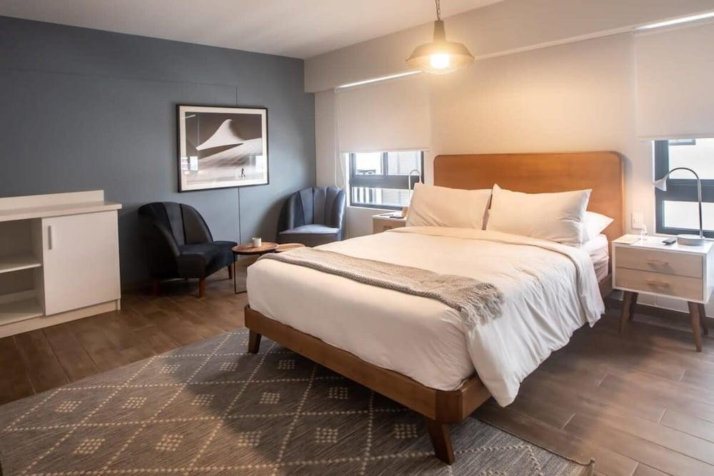 دبلي يليغان بد رو إين ذا هارت أوف ميرافلورز غرفة