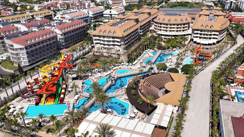 رويال دراجون هوتل – شامل جميع الخدمات المنطقة الخارجية