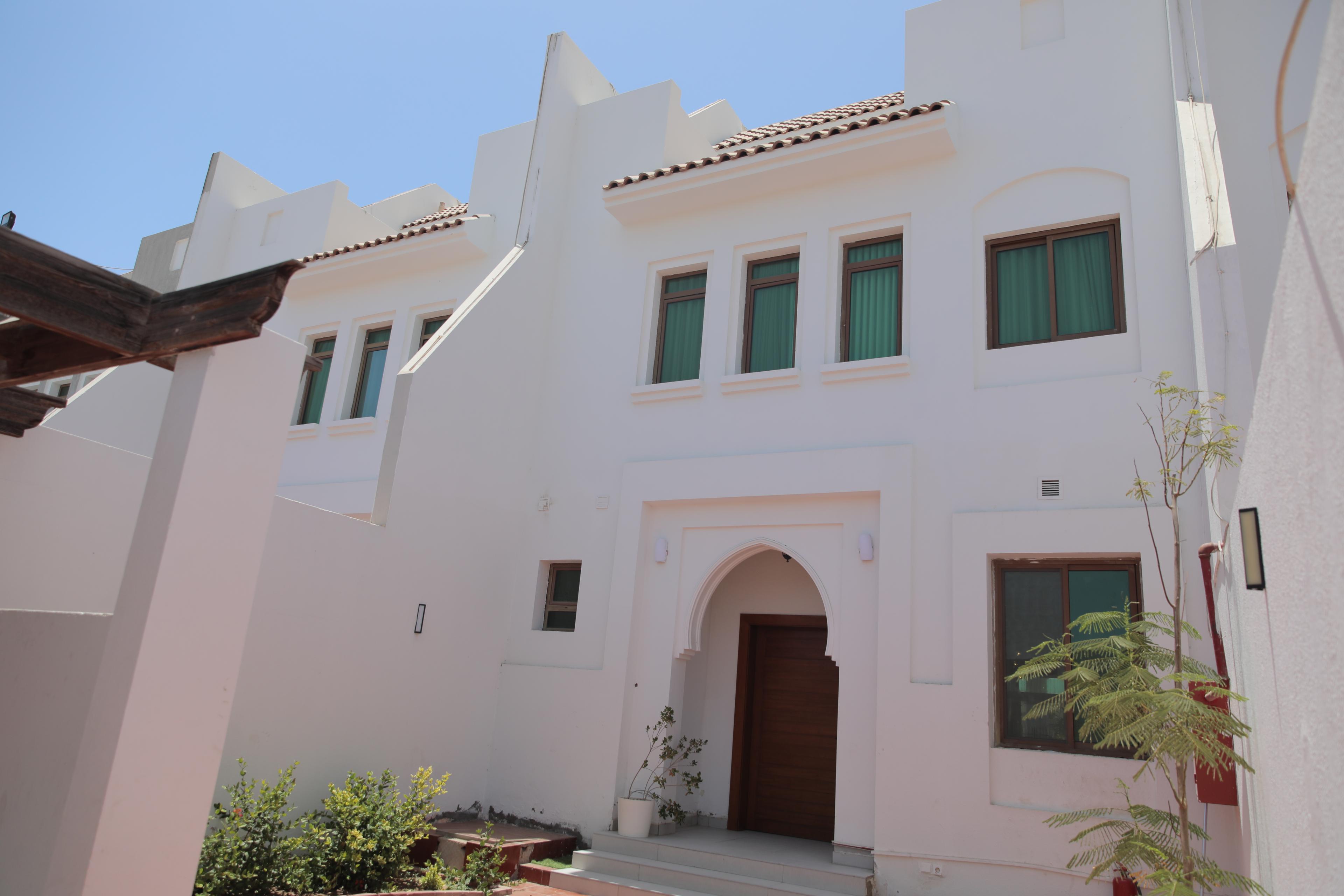 Elegant Villa with Comfortable and Simple Furniture | 5556