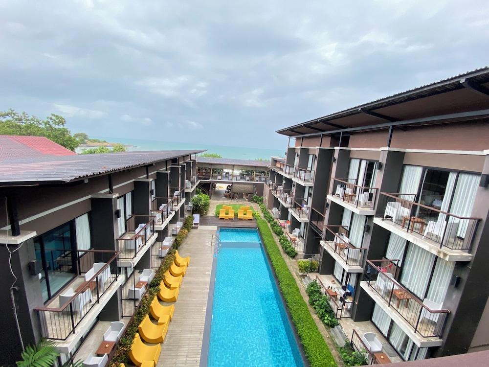 لالون بيتش ريزورت