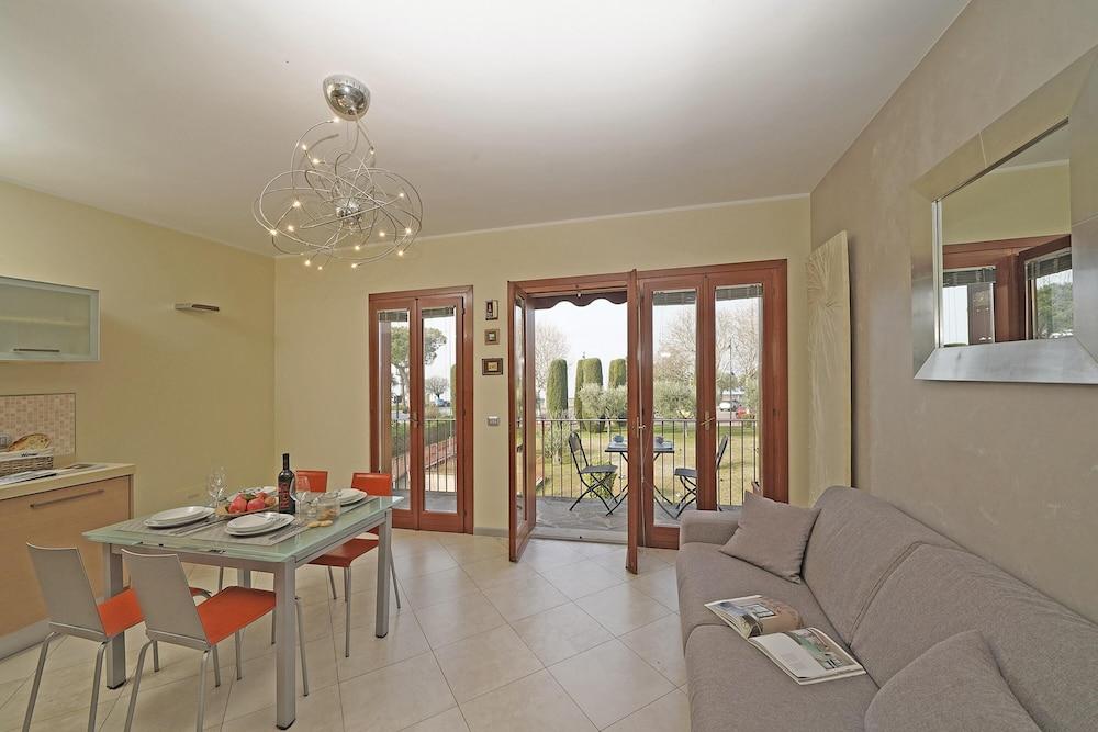 أبا ت إل باركون إن سيرميون غرفة