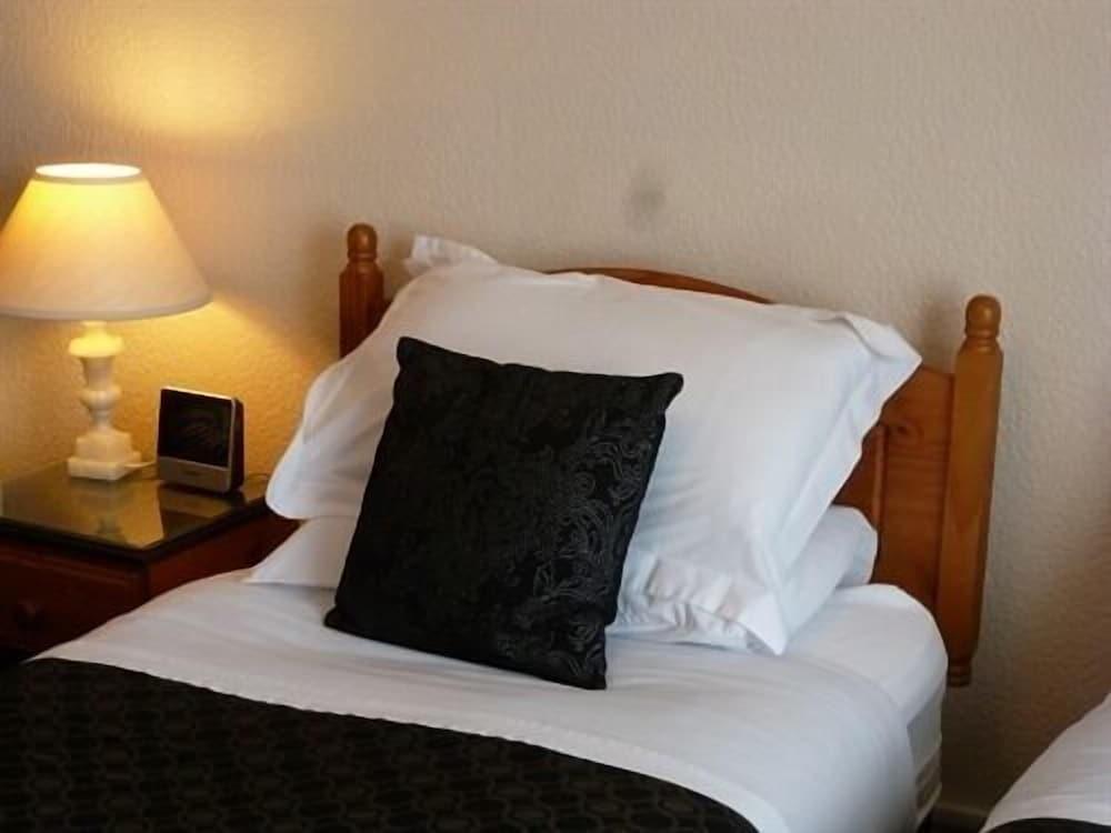 The Beeches Guest House Room