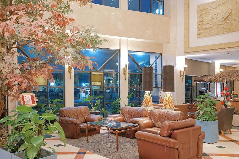 Sunlake Waterfront Resort and Convention Lobby Sitting Area