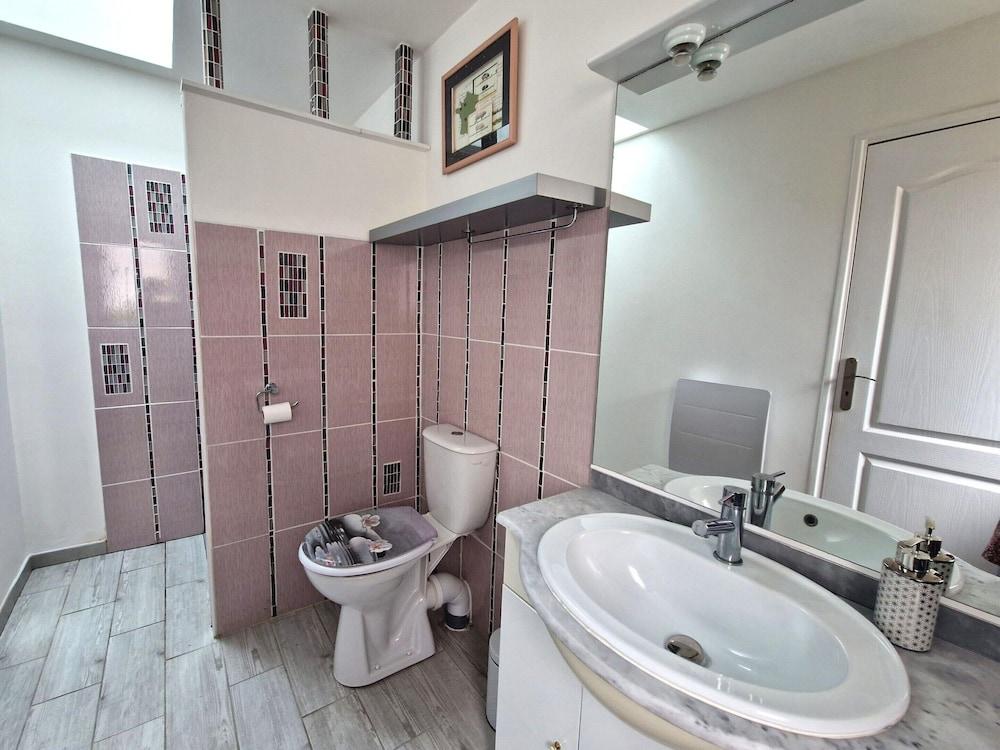 سينجل ستوري هاوس ويذ أوتدور سبيس حمام