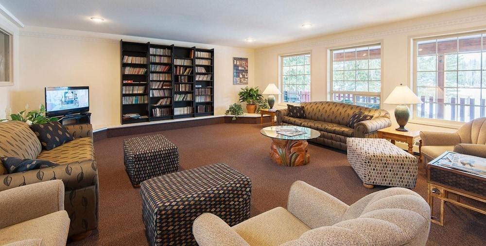 Fernie Slopeside Lodge Lobby