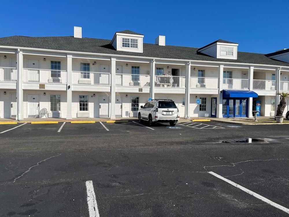 Motel 6 Georgetown, SC - Marina Featured Image