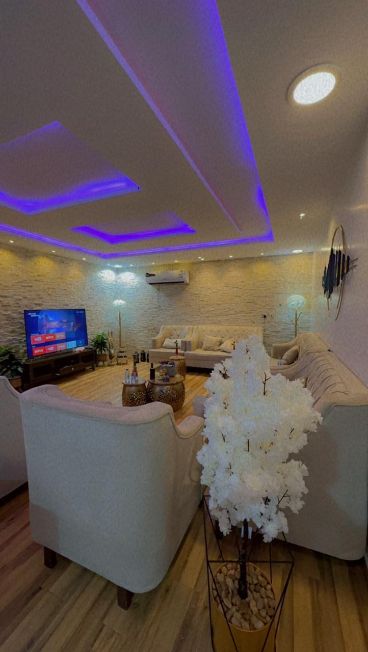 شاليه بتصميم أنيق وبأثاث مريح وبسيط | 4144