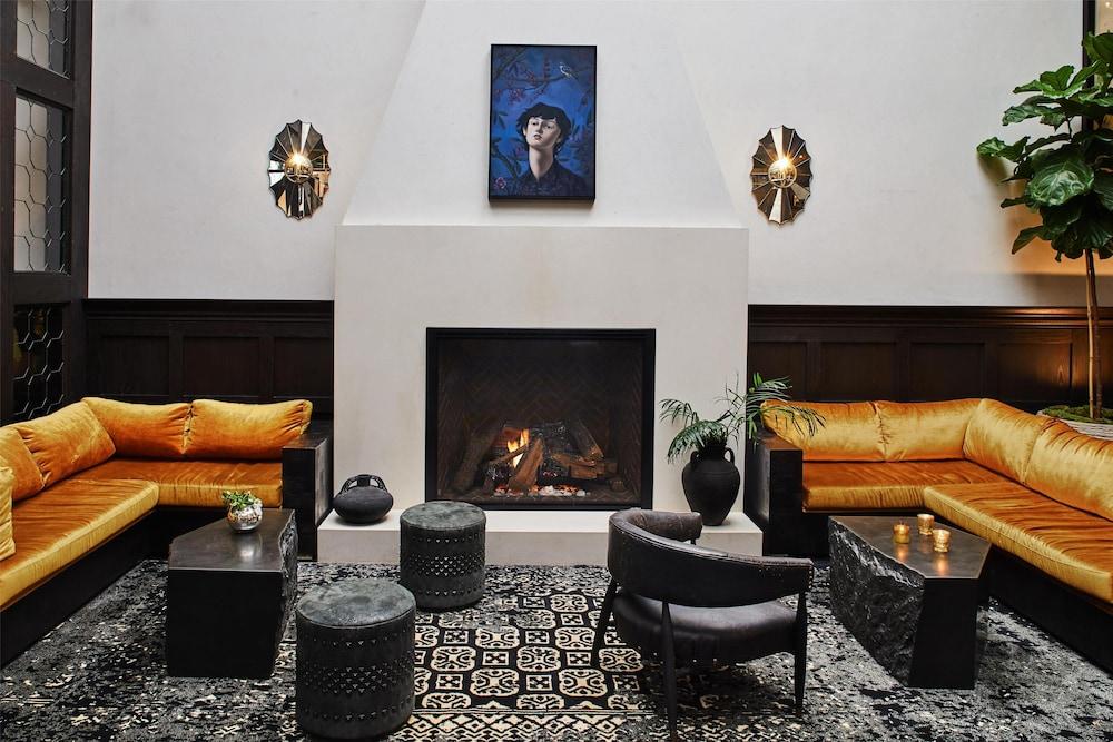 هوتل فيجويروا، آن أنباوند كوليكشن باي حياة الردهة