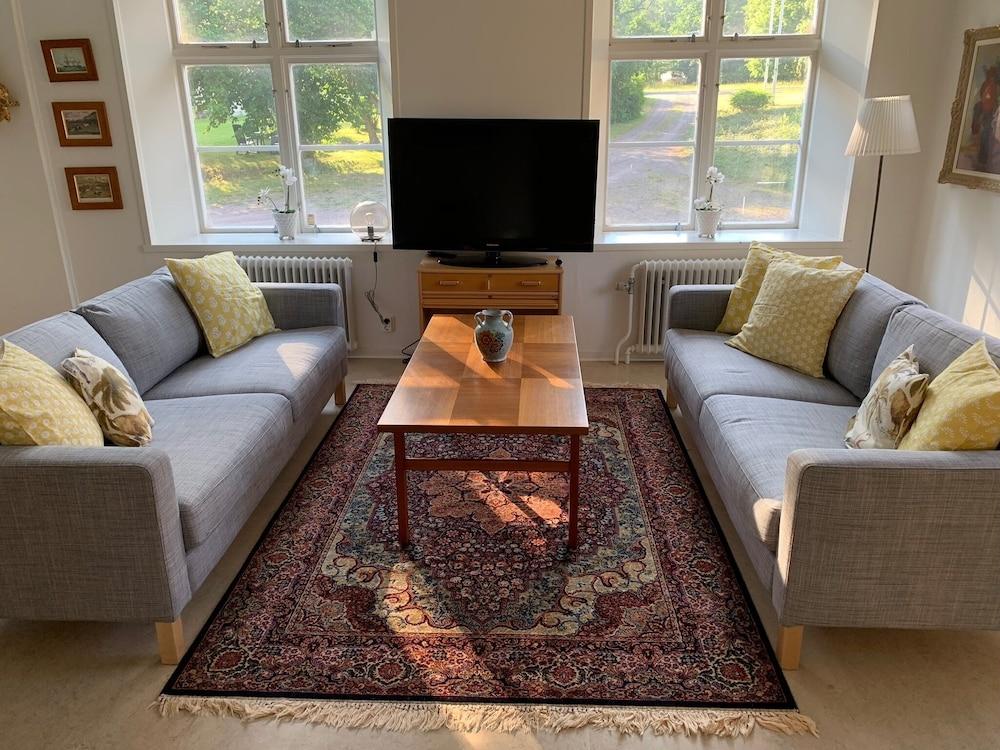 إيديسإ بيروك بازيكامب منطقة الجلوس في الردهة