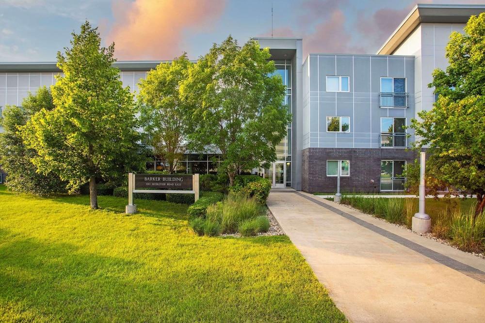 Barker Suites Southport Exterior