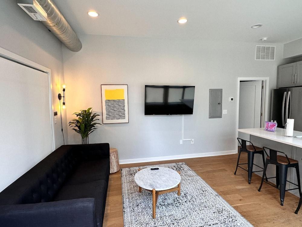 Sosuite 1BR Apt w W D Shared Roofdeck Room