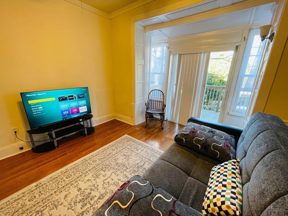 Montgomery Unit1 in Elkins Park Room