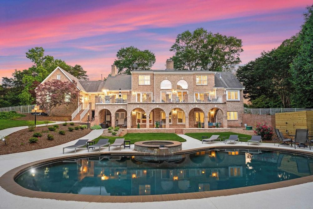 Shoreway Cove by Avantstay Waterfront, Pool, Dock