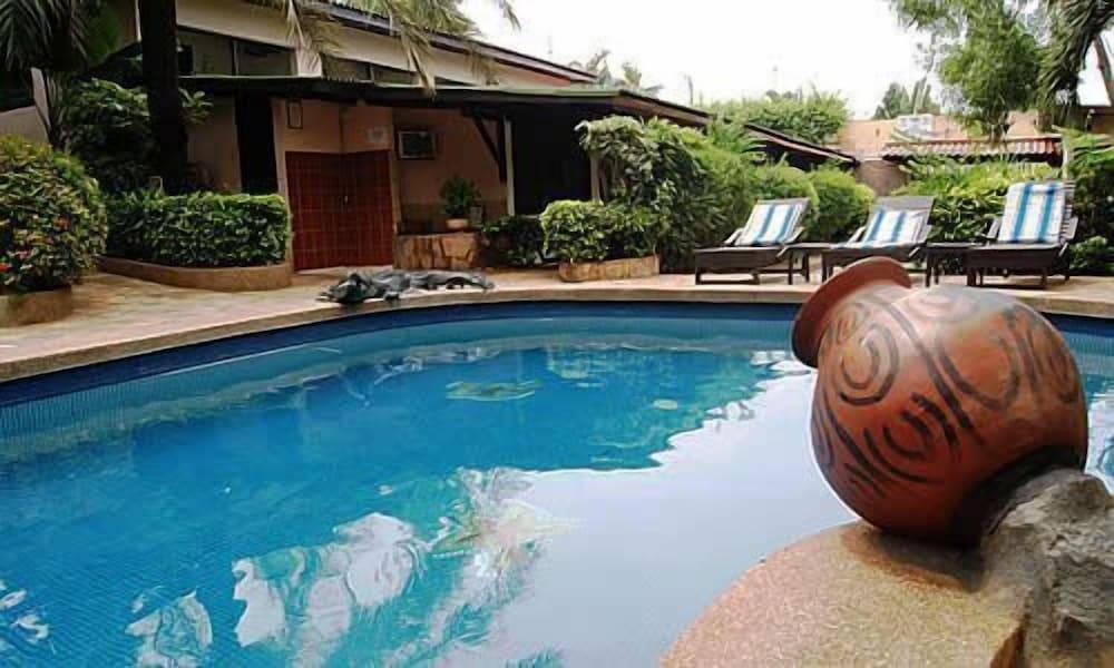 Napoleon Lagune Outdoor Pool