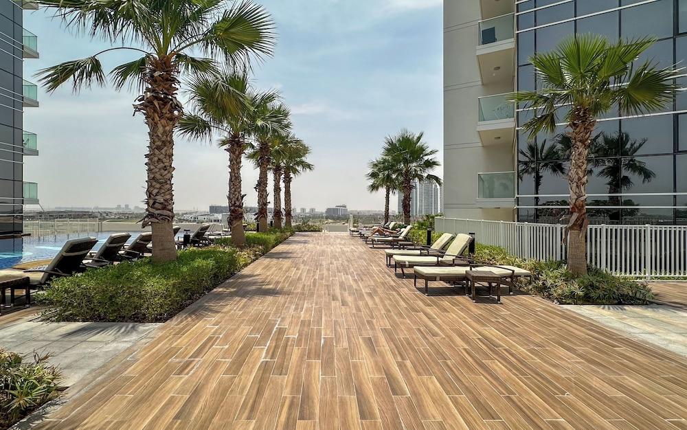 Waves - Elegant 28th Floor Studio in Carson A, Damac Hills Exterior