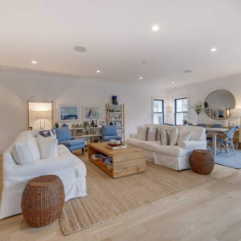 Sandpoint by Rove Travel Modern 5BR w Pool Room