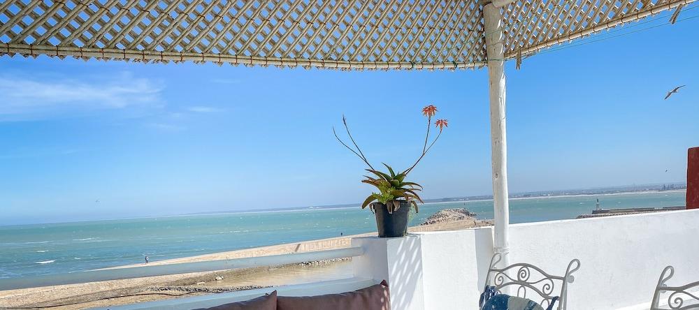 Dar Louis Featured Image