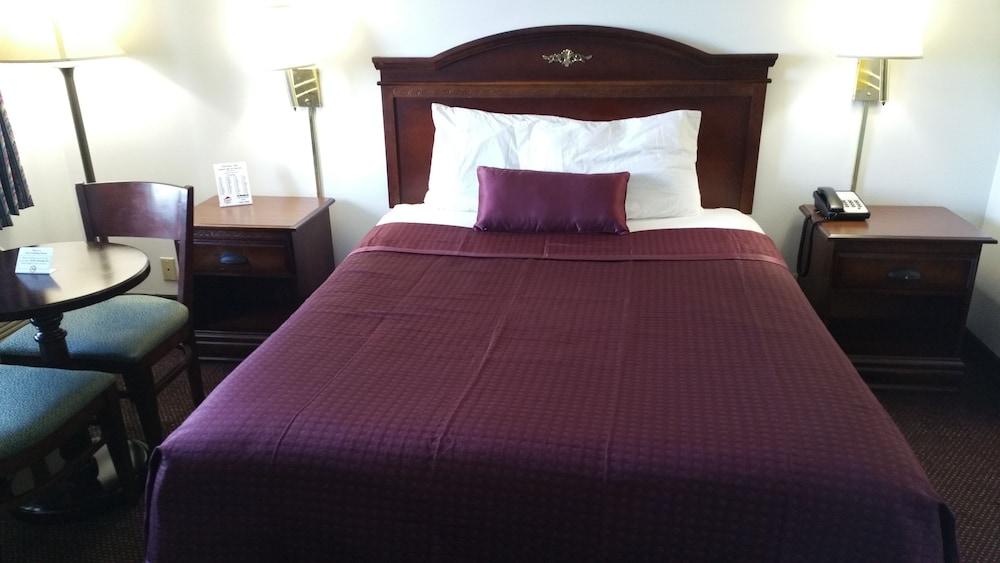 Hoosier Inn Room