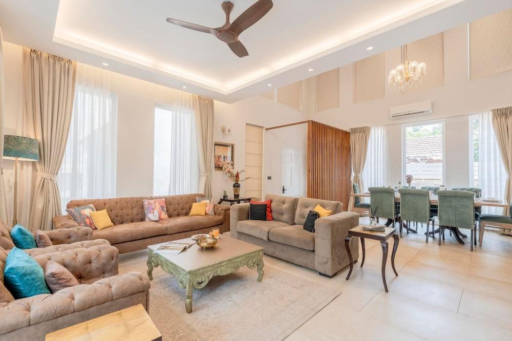 Aria - Lux 5BR Villa in Anjuna Perfect for Groups Room