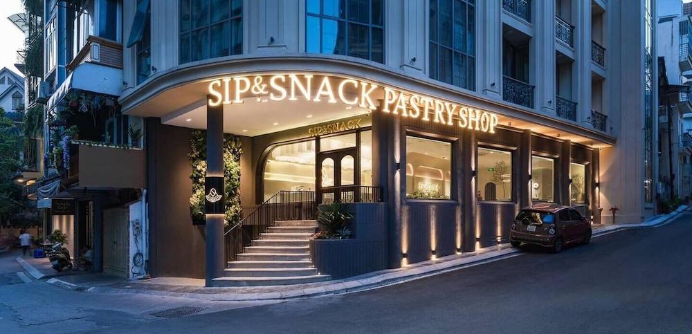 Otis Apartment Featured Image