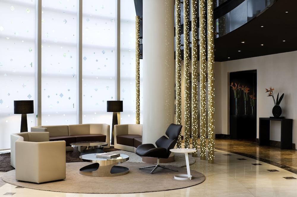 Pullman Paris La Défense Lobby Sitting Area