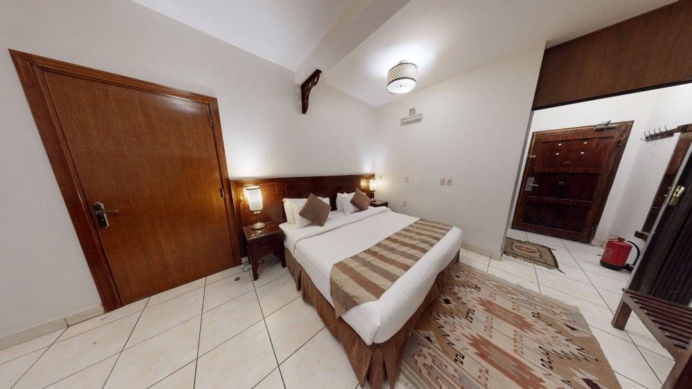 Comfy Chalet with Comfortable and Simple Furniture | 1011