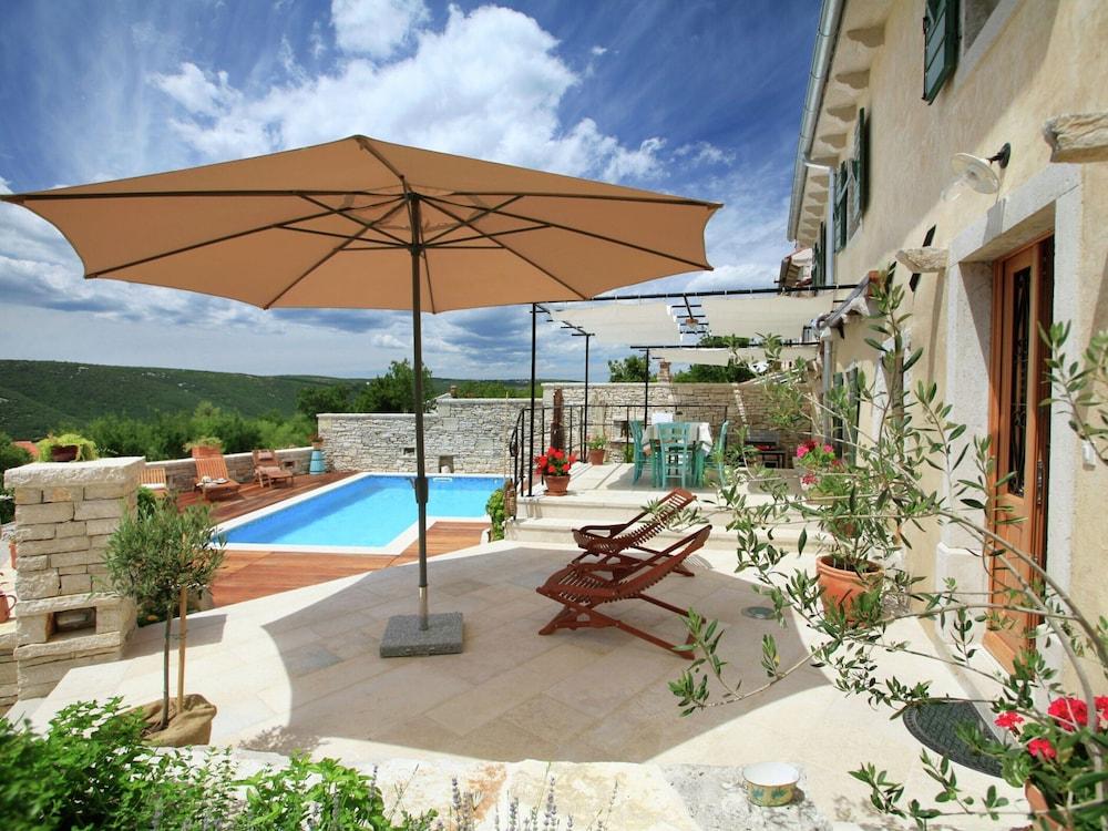 Authentic Holiday Home in Barban With Swimming Pool Waterslide