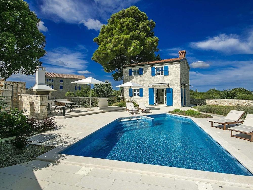 Charming Detached Holiday Home for 2 to 4 People, With Private Swimming Pool