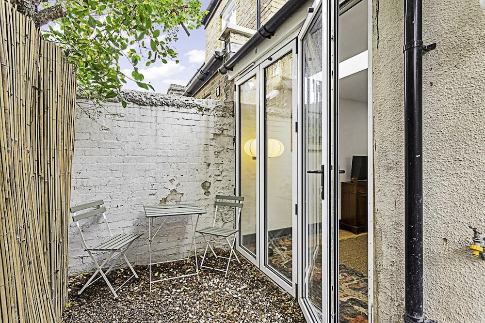 ستيليش باتيرسيا هوم المنطقة الخارجية