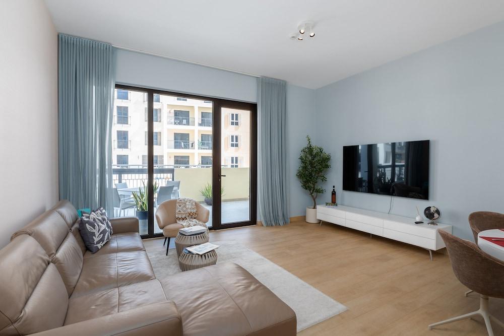 Cozy La Mer 2BR w Beach Access Room