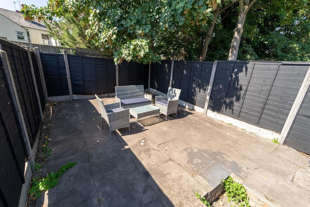 ستوديو كلوس تو يونيفيرسيتي أوف بيرمينغهام المنطقة المحيطة بالمنشأة