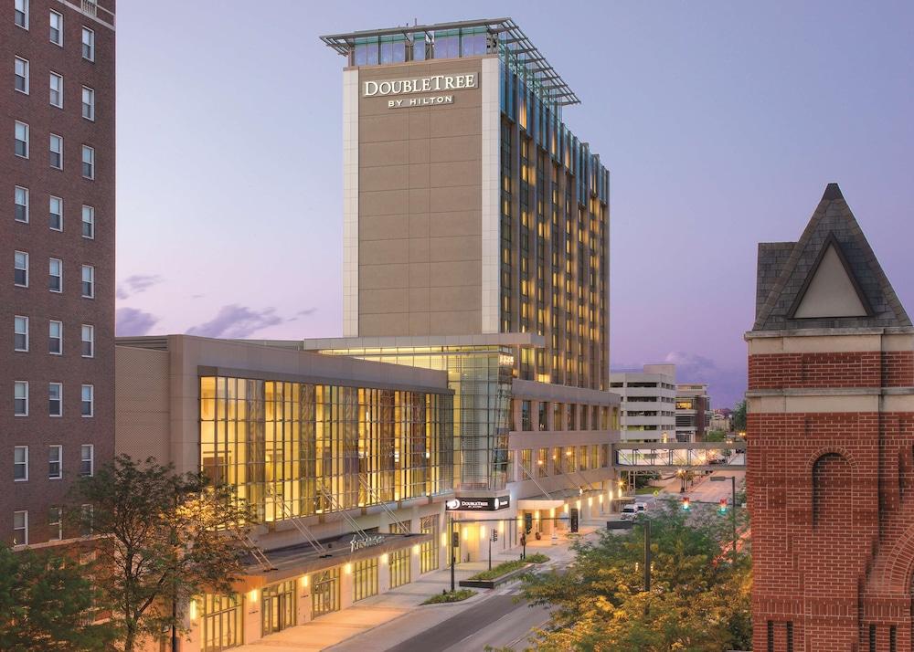Doubletree by Hilton Cedar Rapids Convention Complex Featured Image