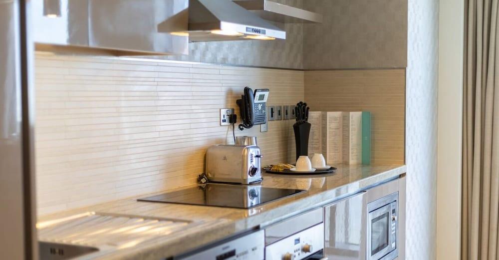 Modern 1BR Near Dubai Frame With City Views Room