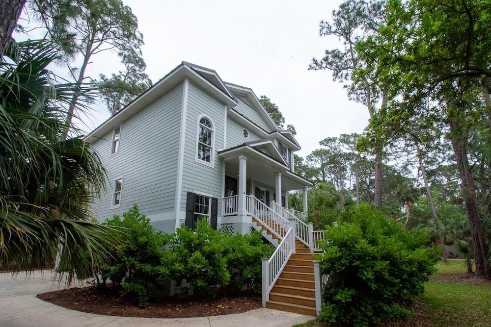 Gorgeous two Story Home Located in the Heart of Fripp Island Exterior