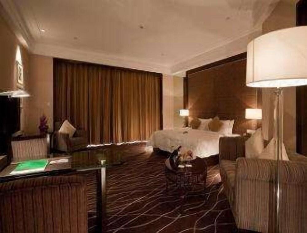 هوارد جونسون تونجفانج بلازا تسوجي