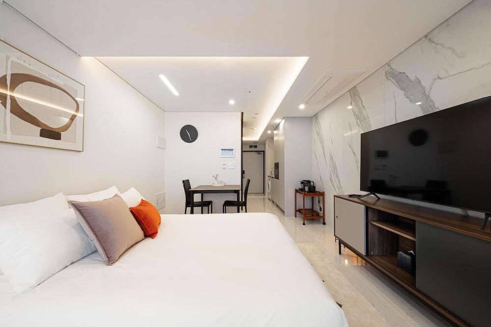 لو كوليكتيف جانجنام ساك سيجنيتي غرفة