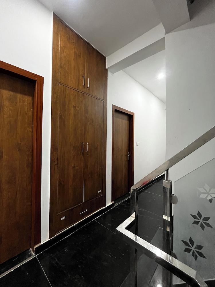 Shree Radhavallabh Palace Lobby