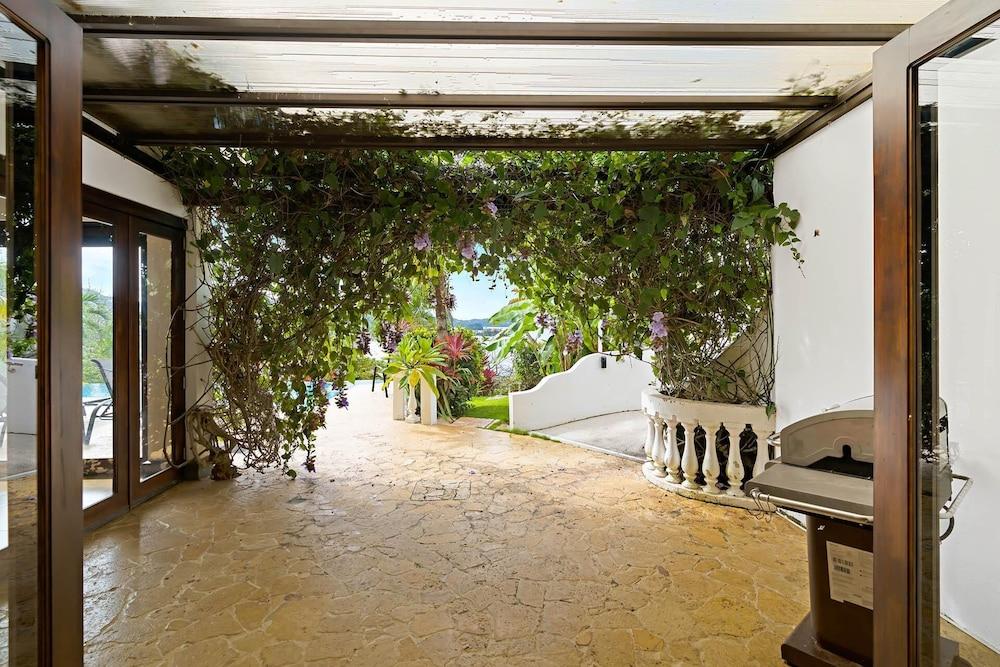 Dreamy Spanish-Style Villa with Sweeping Ocean Views, Elegant Nautical Design & Giant Infinity Pool Interior