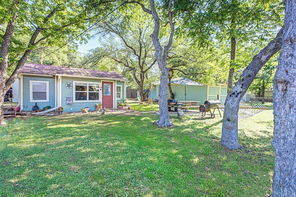 Charming Lakeview Cottage With Lake Access! Exterior