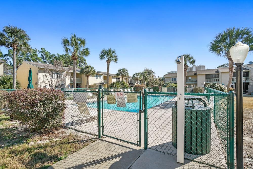 Gulf Highlands by Panhandle Getaways Property Grounds