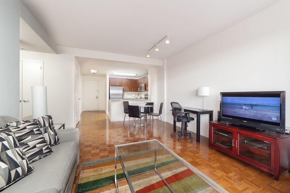 إيه بي إيه فيرنيشد أبارتمينتس موناكو غرفة معيشة