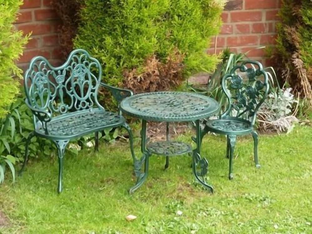 The Beeches Guest House Property Grounds