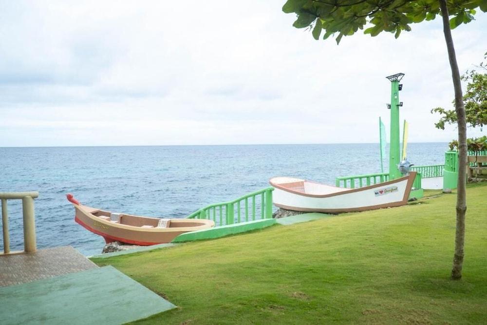 Oceanfront Beach Resort Beach