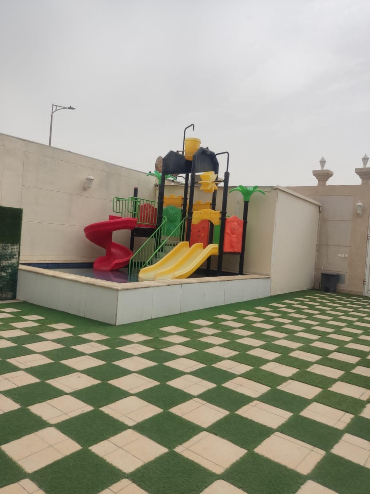 شاليه بتصميم مريح بمسبح وألعاب مائية | 3623 زحليقة مائية