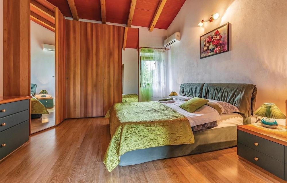 Beautiful Home in Rakotule With Wifi and 2 Bedrooms Exterior