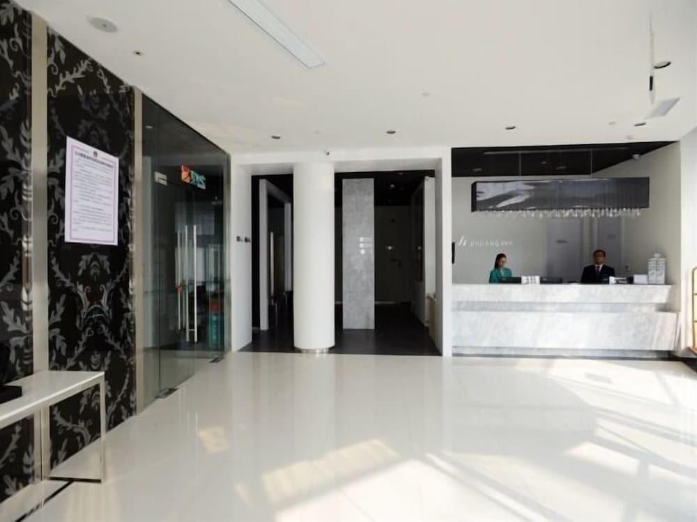 جينجيانغ إن زوجي داتانغ هوتل الردهة